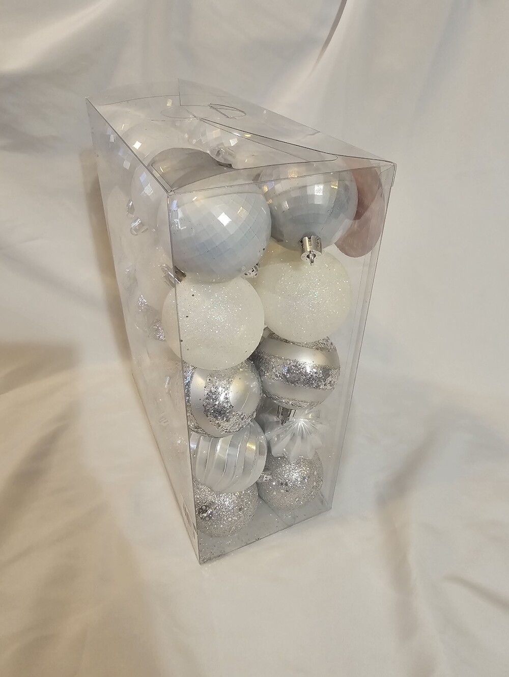 ASHLAND 40-Pack White and Silver Shatterproof Holiday Ornaments - Picture 6 of 6